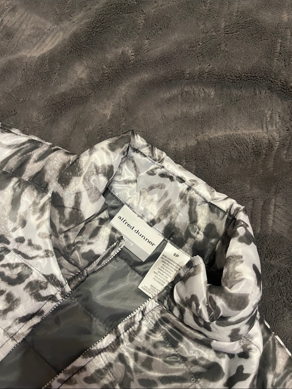 Alfred Dunner Women’s Gray Leopard-Print Puffer Jacket - Picture 3 of 4